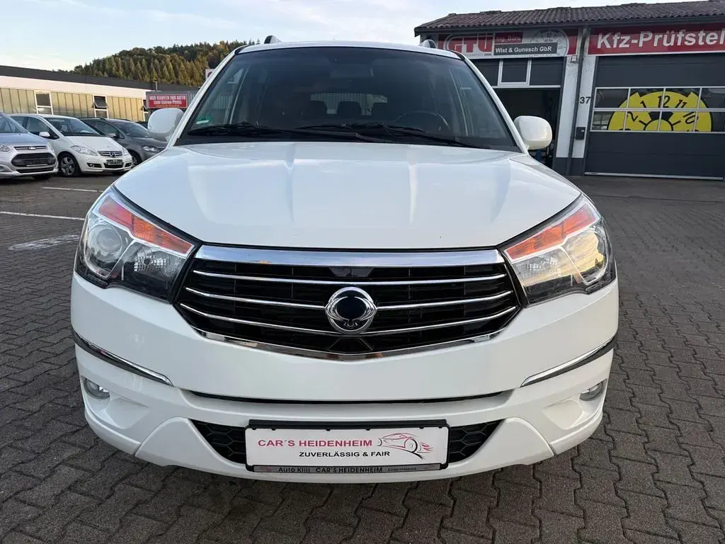 Gebraucht SsangYong Rodius Quartz 178 PS (130 kW) 2018 Weiß Van / Kleinbus