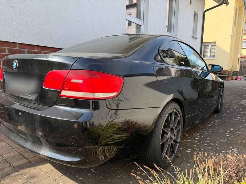Gebraucht BMW 325 Basis 18 PS (13 kW) 2006 Schwarz Coupé
