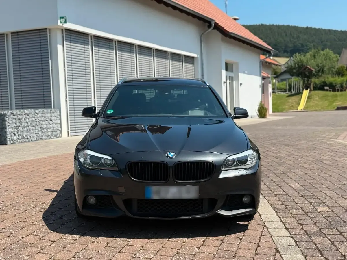 Gebraucht BMW 535 M Sport 299 PS (219 kW) 2011 Grau Kombi