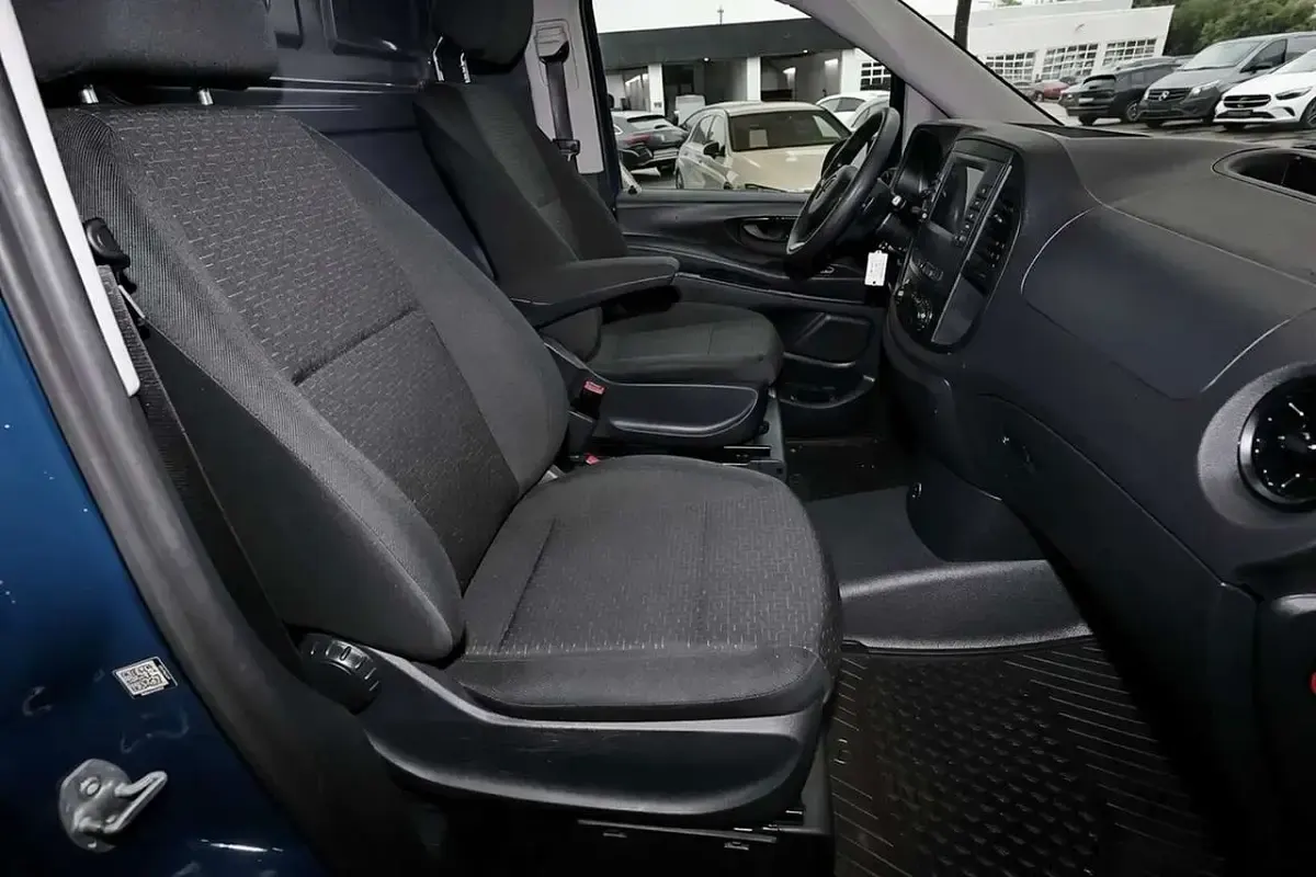 Gebraucht Mercedes Vito 136 PS (100 kW) 2022 Navyblau Van