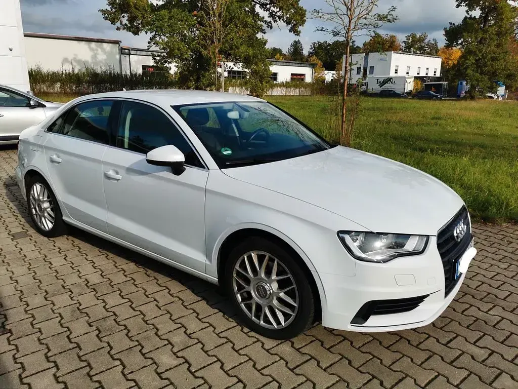 Używany Audi A3 150 KM (110 kW) 2014 Biały Sedan/Limuzyna
