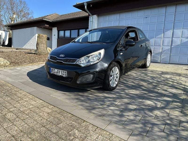 Gebraucht Kia Rio Edition 7 86 PS (63 kW) 2013 Schwarz Limousine