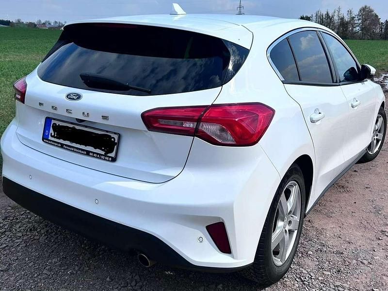 Gebraucht Ford Focus Titanium 120 PS (88 kW) 2018 Weiß Limousine