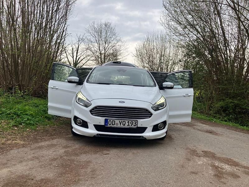 Gebraucht Ford S-MAX Titanium 209 PS (153 kW) 2016 Schwarz Van / Kleinbus