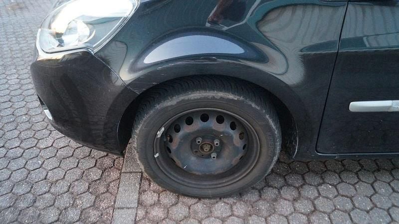 Gebraucht Renault Clio III 103 PS (75 kW) 2011 Schwarz Limousine