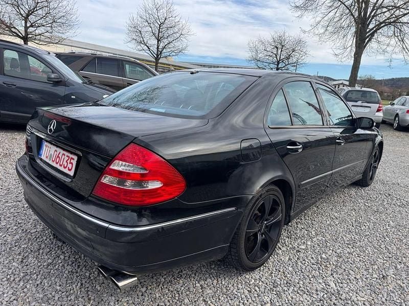 Gebraucht Mercedes E240 Avantgarde 177 PS (130 kW) 2002 Schwarz Limousine