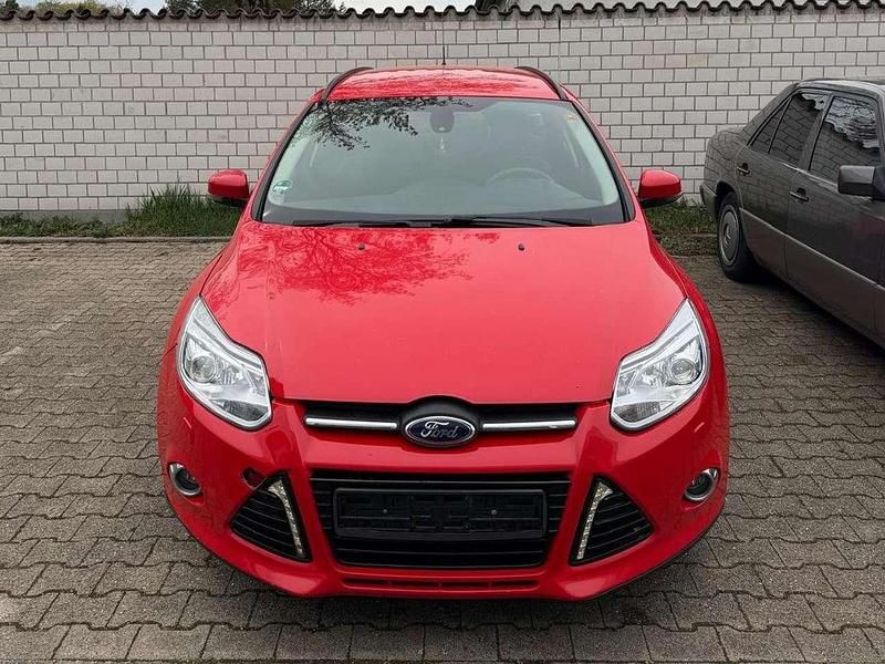 Gebraucht Ford Focus Trend 105 PS (77 kW) 2014 Racerot Kombi