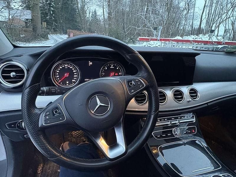 Gebraucht Mercedes E220 Avantgarde 194 PS (142 kW) 2017 Grau Kombi