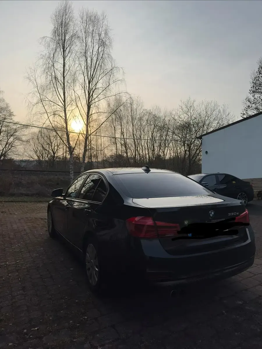 Gebraucht BMW 330e Advantage 258 PS (189 kW) 2018 Schwarz Limousine
