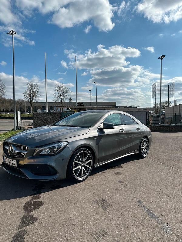 Grau Gebraucht 2019 Mercedes CLA250 Limousine | 22.500 € (Guter Preis) - Bild 1/4