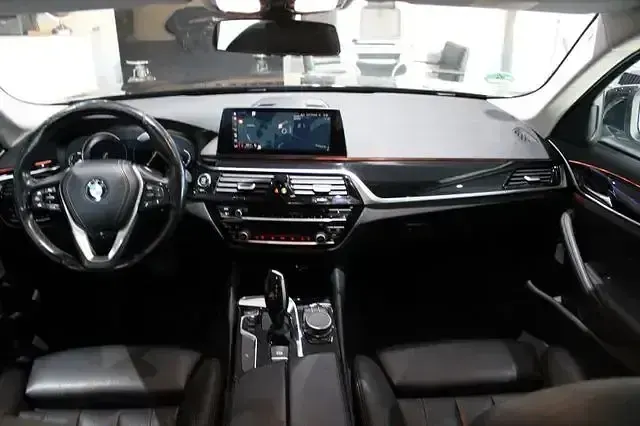 Gebraucht BMW 530 Performance 265 PS (194 kW) 2018 Blach sapphire Kombi