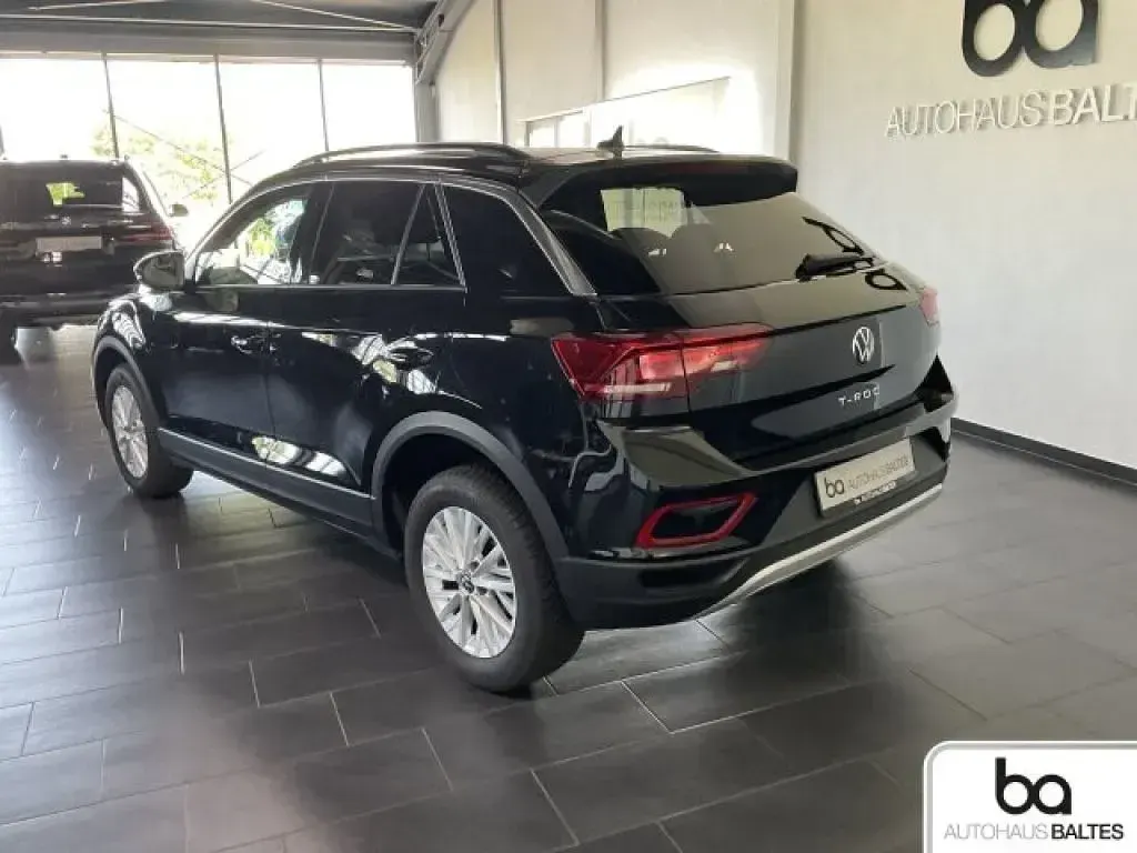 Gebraucht VW T-Roc Life 116 PS (85 kW) 2025 Deep black perleffekt (metallic) SUV