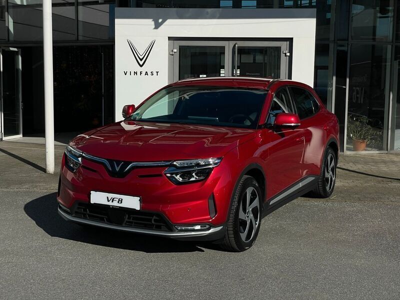 Rot Gebraucht 2024 VinFast VF 8 Eco SUV | 39.690 € - Bild 1/4