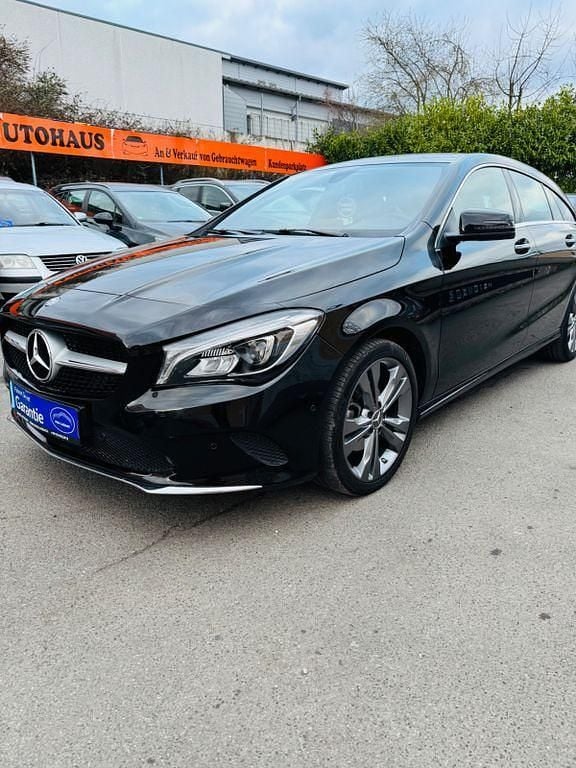Gebraucht Mercedes CLA180 122 PS (89 kW) 2017 Schwarz Limousine