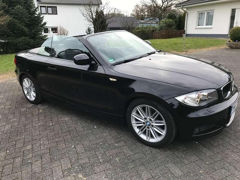 Schwarz Gebraucht 2011 BMW 118 Cabriolet M Sport Cabrio | 14.490 € - Bild 1/4