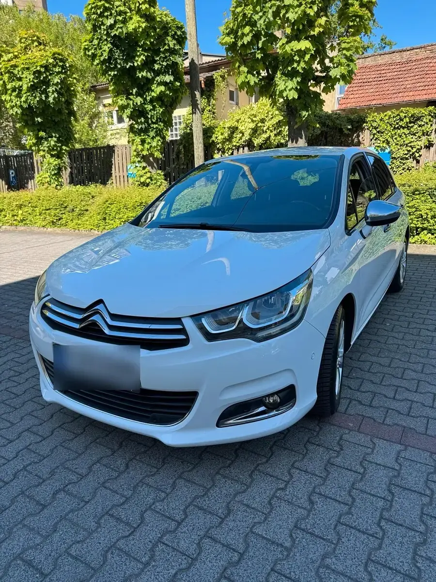 Gebraucht Citroën C4 PureTech 131 PS (96 kW) 2015 Weiß Kombi
