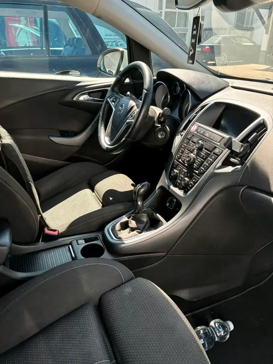 Używany Opel Astra 136 KM (100 kW) 2014 Biały Kombi