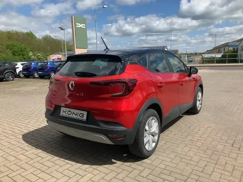 Używany Renault Captur Equilibre 100 KM (73 kW) 2023 Czerwony SUV