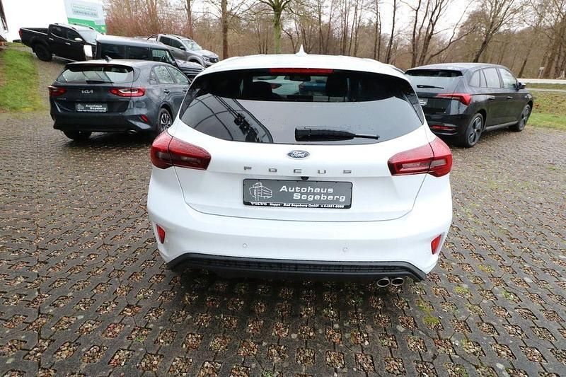 Gebraucht Ford Focus ST-Line 125 PS (91 kW) 2024 Weiß Limousine