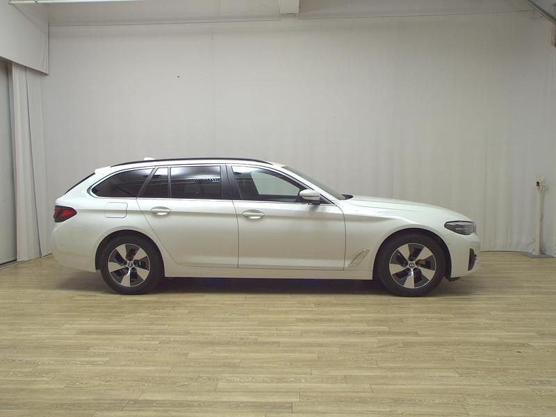 Gebraucht BMW 520 190 PS (139 kW) 2022 Weiss Kombi