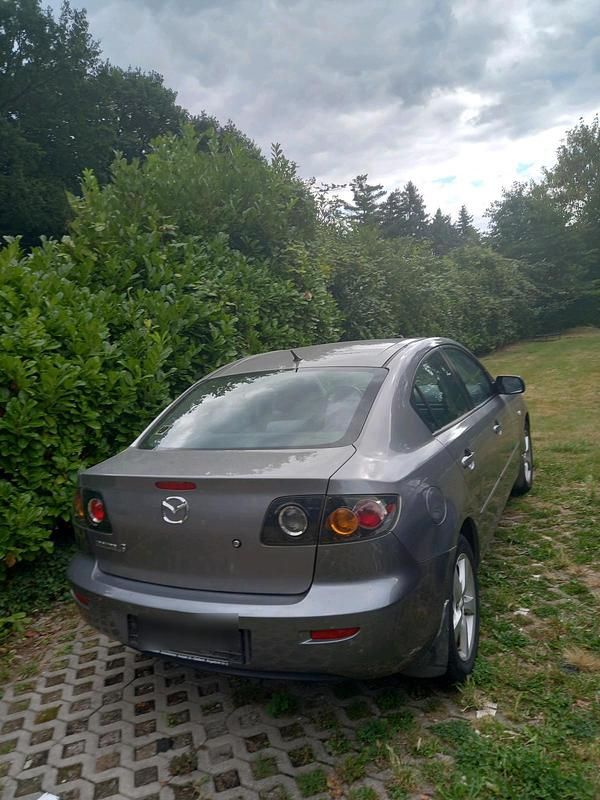Silber Gebraucht 2005 Mazda 3 Limousine | 1.799 € (Superpreis) - Bild 1/4