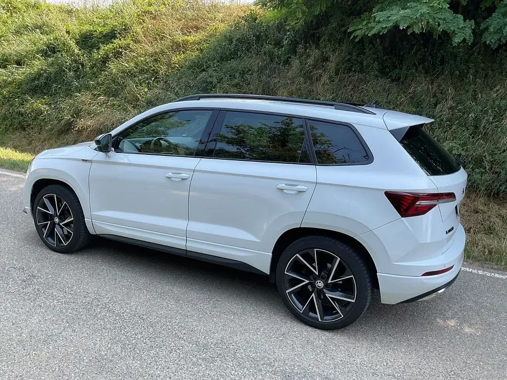 Gebraucht Skoda Karoq SportLine 190 PS (139 kW) 2024 Weiß SUV