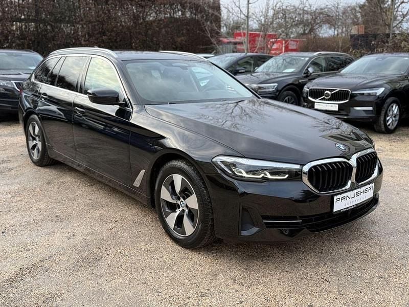 Schwarz Gebraucht 2020 BMW 520 Kombi | 23.499 € (Guter Preis) - Bild 1/4