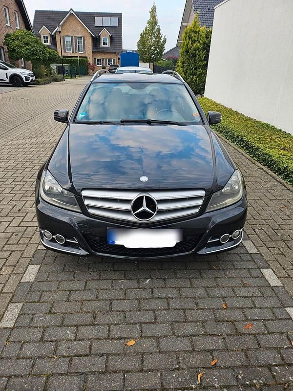 Schwarz Gebraucht 2012 Mercedes C180 Avantgarde Kombi | 5.800 € (Superpreis) - Bild 1/4