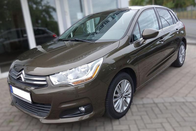 Braun Gebraucht 2012 Citroën C4 Tendance Limousine | 6.700 € (Teuer) - Bild 1/4