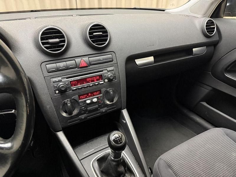 Gebraucht Audi A3 Ambiente 102 PS (75 kW) 2004 Blau Kleinwagen