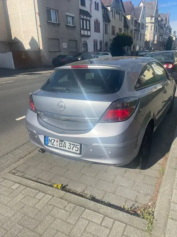 Gebraucht Opel Astra GTC Sport 105 PS (77 kW) 2005 Grau Limousine