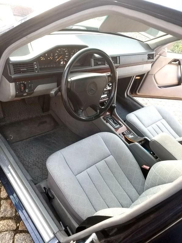 Gebraucht Mercedes E300 136 PS (100 kW) 1995 Blau Kombi