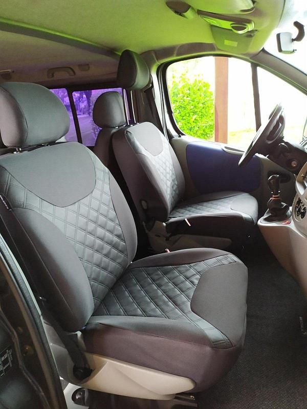 Second-hand Opel Vivaro 101 CP (74 kW) 2003 Negru Monovolum