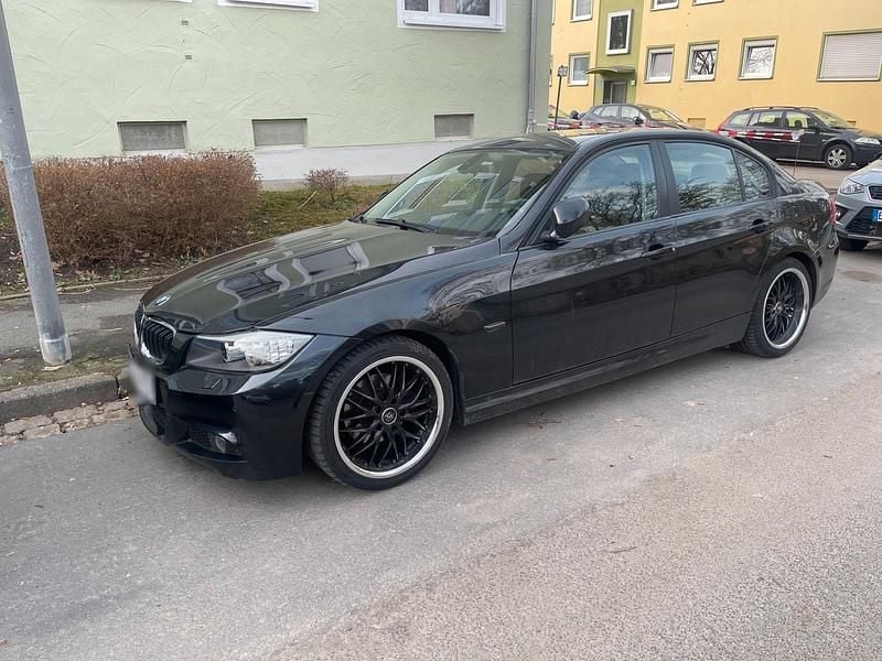 Gebraucht BMW 320 170 PS (125 kW) 2009 Schwarz Limousine