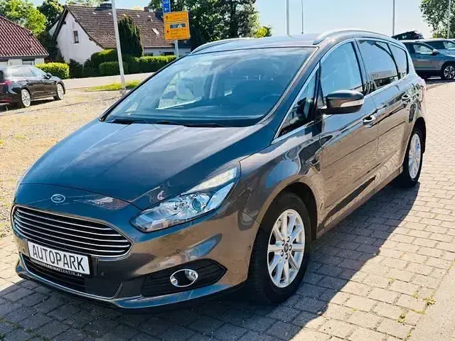 Gebraucht Ford S-MAX Titanium 150 PS (110 kW) 2017 Grau Van / Kleinbus