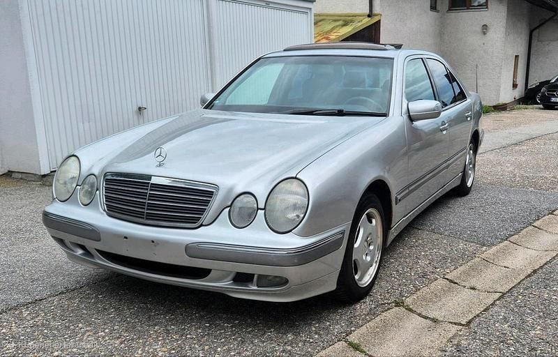 Silber Gebraucht 2001 Mercedes E200 Limousine | 2.500 € (Guter Preis) - Bild 1/4