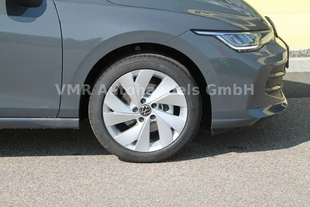 Neu VW Golf VIII 150 PS (110 kW) 2026 Grau Limousine