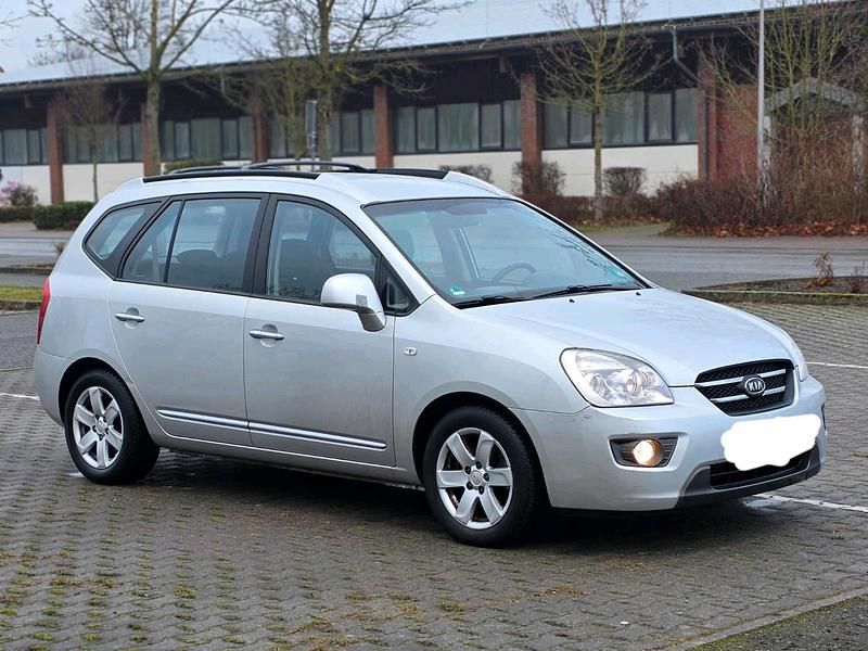 Gebraucht Kia Carens 145 PS (106 kW) 2008 Silber Van / Kleinbus