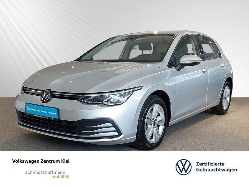 Reflexsilber Gebraucht 2023 VW Golf VIII Life Limousine | 20.480 € (Fairer Preis) - Bild 1/4