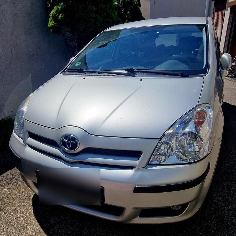 Silber Gebraucht 2005 Toyota Corolla Verso Van / Kleinbus | 2.500 € (Guter Preis) - Bild 1/4