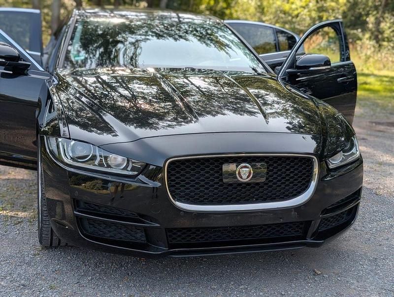 Gebraucht Jaguar XE Portfolio 180 PS (132 kW) 2017 Schwarz Limousine