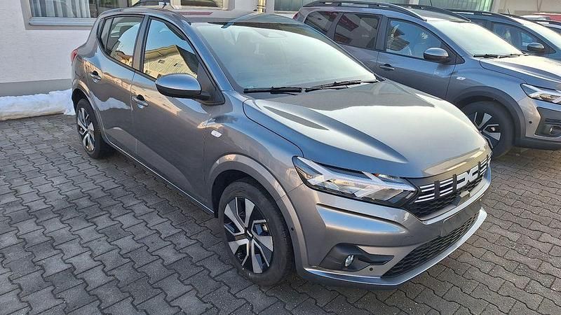 Neu Dacia Sandero Expression 101 PS (74 kW) 2026 Grau Limousine