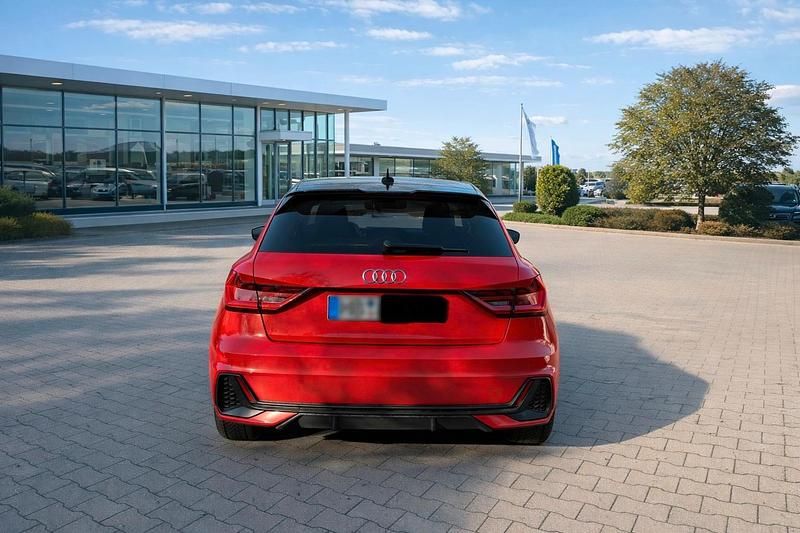 Gebraucht Audi A1 Ambiente 150 PS (110 kW) 2019 Rot SUV