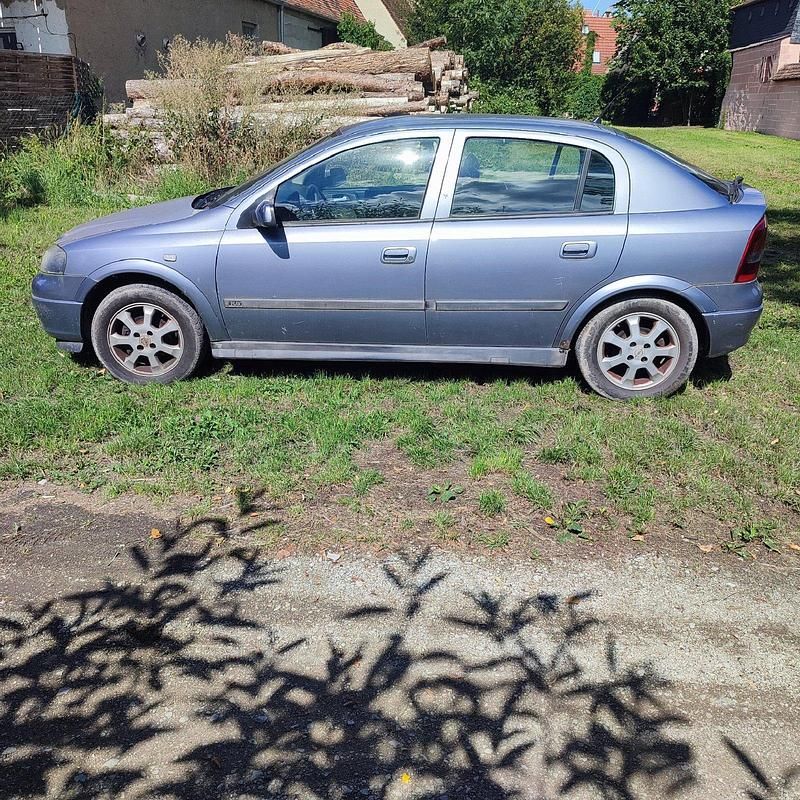 Gebraucht Opel Astra 104 PS (76 kW) 2004 Silber Limousine
