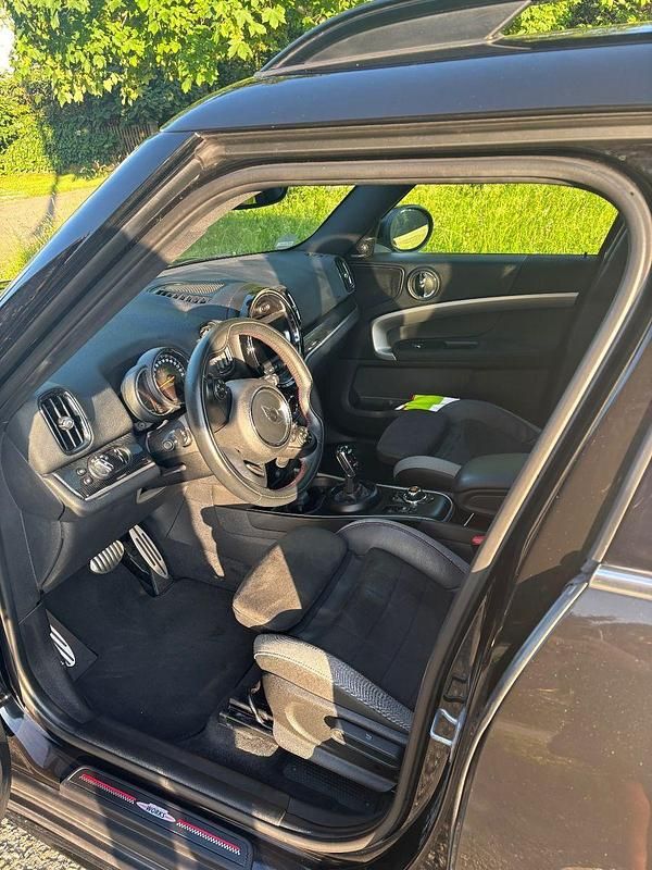 Second-hand Mini Cooper SD 190 CP (139 kW) 2019 Negru Hatchback