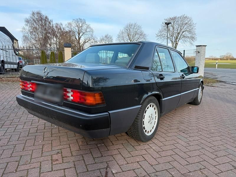 Gebraucht Mercedes 190 122 PS (89 kW) 1992 Grau Limousine