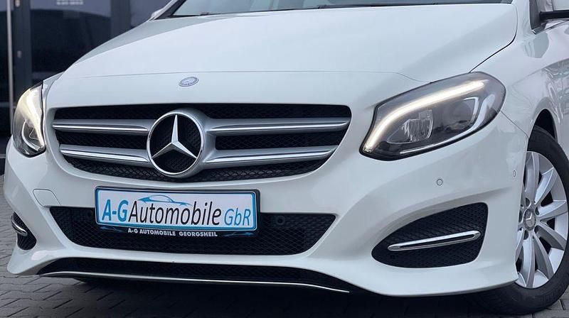 Gebraucht Mercedes B180 Business 122 PS (89 kW) 2016 Weiß Van / Kleinbus