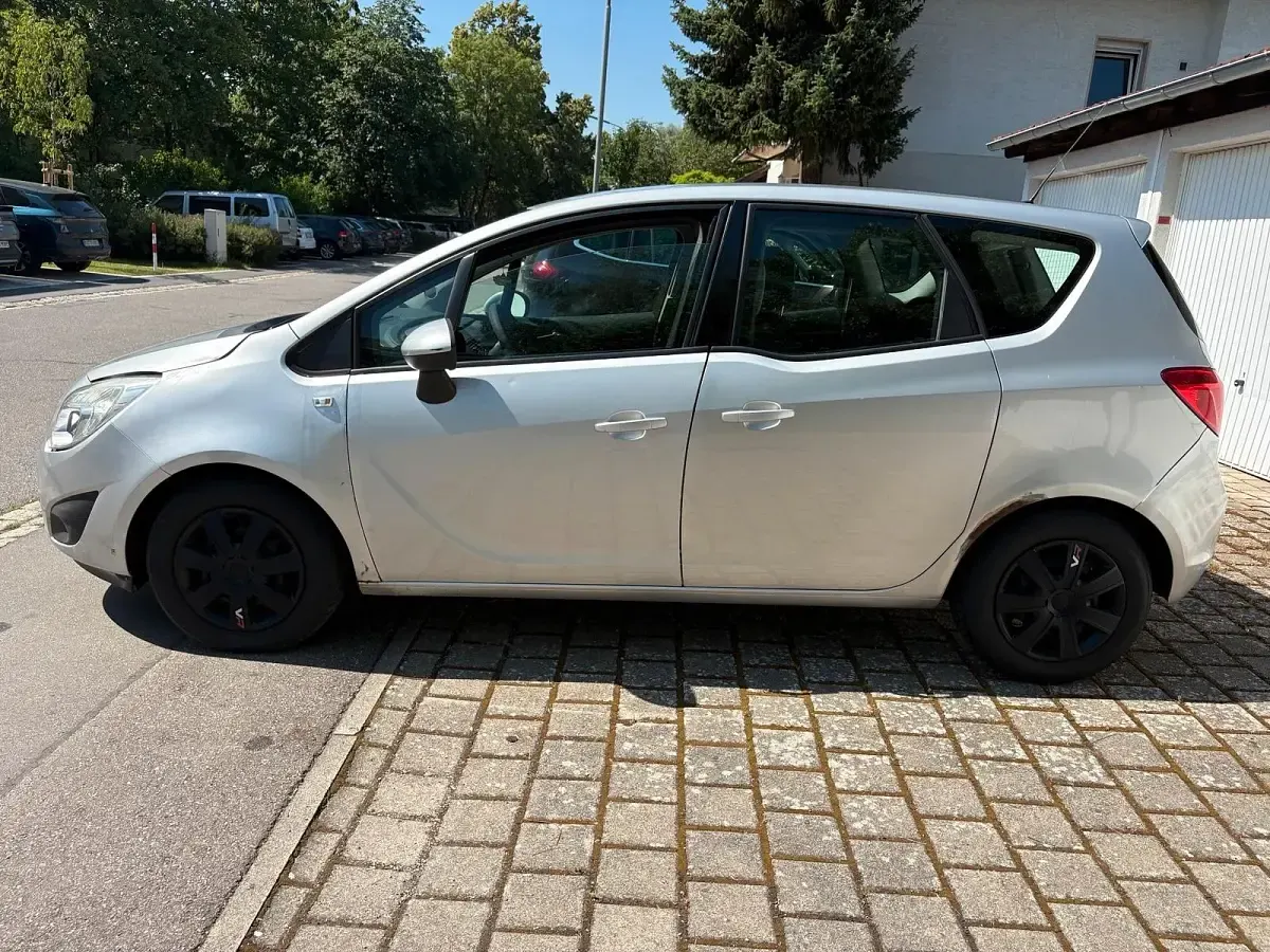 Gebraucht Opel Meriva 75 PS (55 kW) 2010 Silber Van / Kleinbus