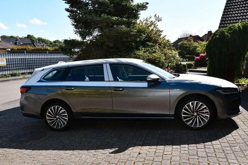 Neu Skoda Superb Selection 193 PS (141 kW) 2026 Graphite grai Kombi