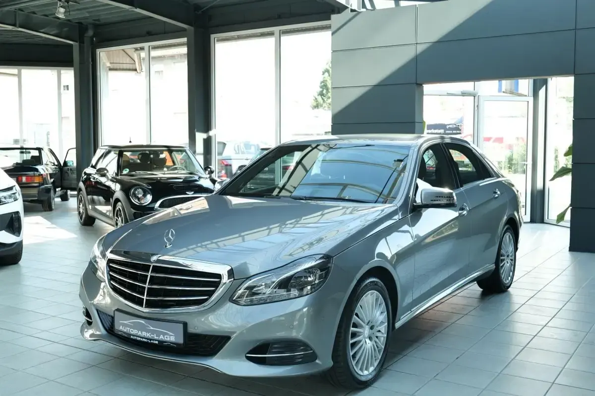 Gebraucht Mercedes E220 Elegance 170 PS (125 kW) 2014 Silber Limousine